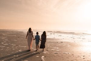 Hoe een familieshoot je gezin dichter bij elkaar brengt.