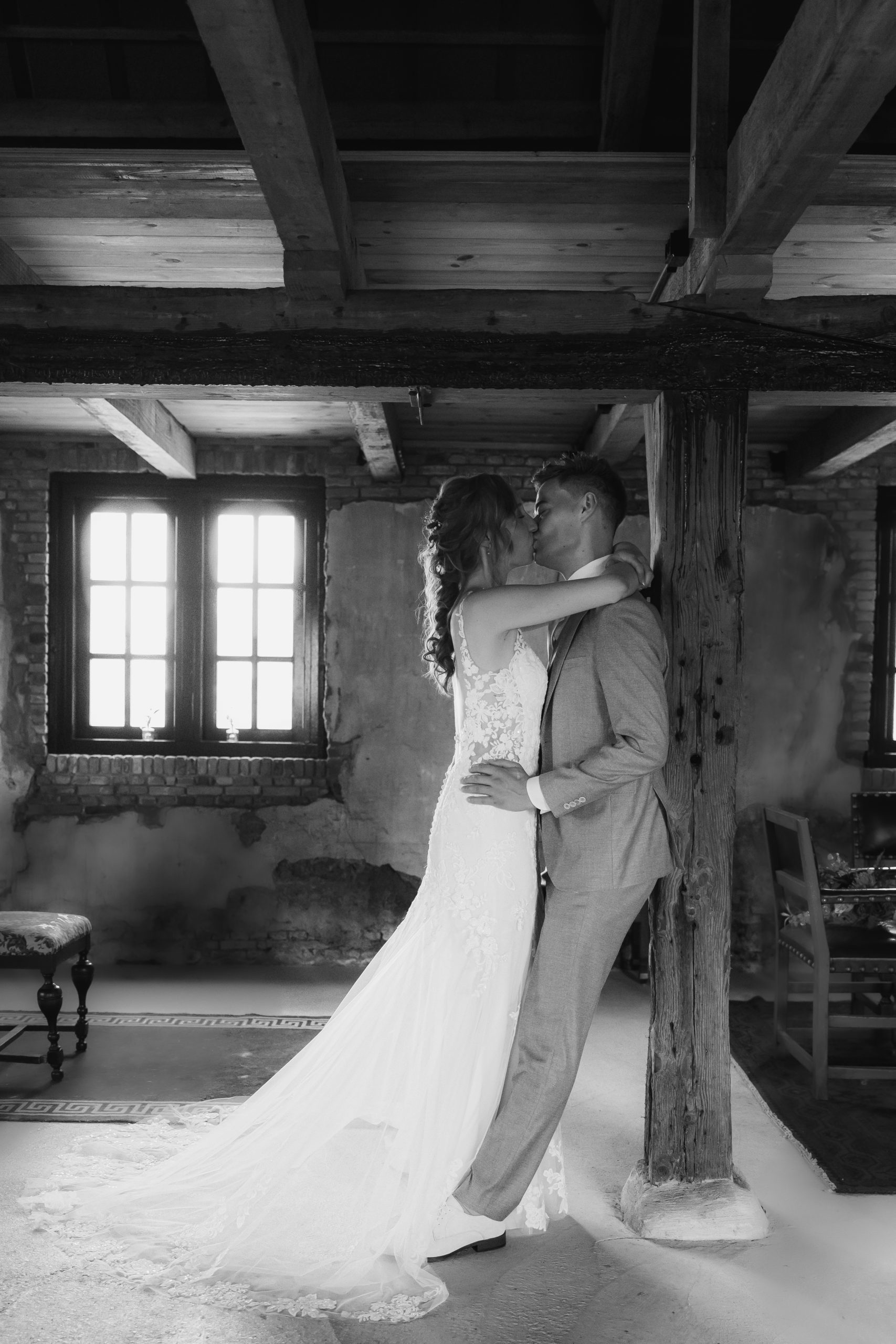 Romantische setting tijdens bruiloft in Naaldwijk, gefotografeerd door bruidsfotograaf ByirisvdZwan, trouwfotograaf Westland, 's Gravenzande, regio Den Haag