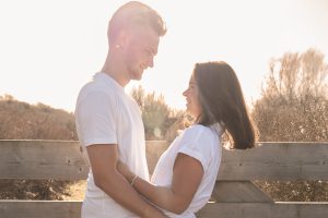 Familieshoot op het strand van Hoek van Holland, ontspannen familiefotografie door fotograaf ByIrisvdZwan uit ’s-Gravenzande, regio Westland en Den Haag